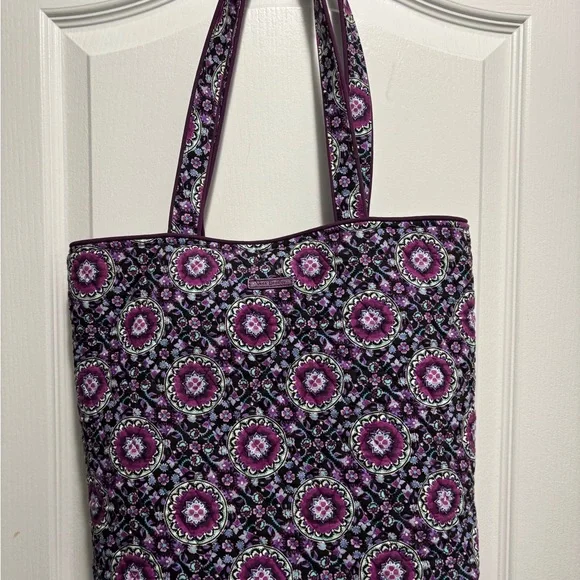 Vera Bradley SET of 3 lilac medallion. Backpack, tote, shoulder bag. Like new - Picture 4 of 4